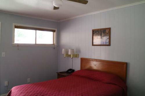 University Motel And Suites
