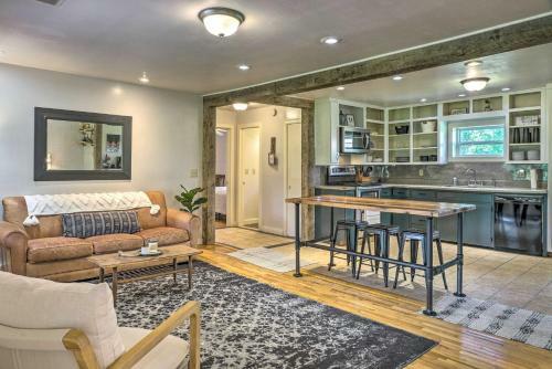 Quiet Country Home In Ava With Chic Interior!