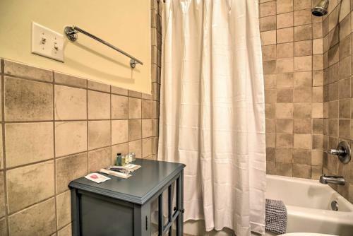Apartamento Updated Sears Quarters Condo - Walk To Dining