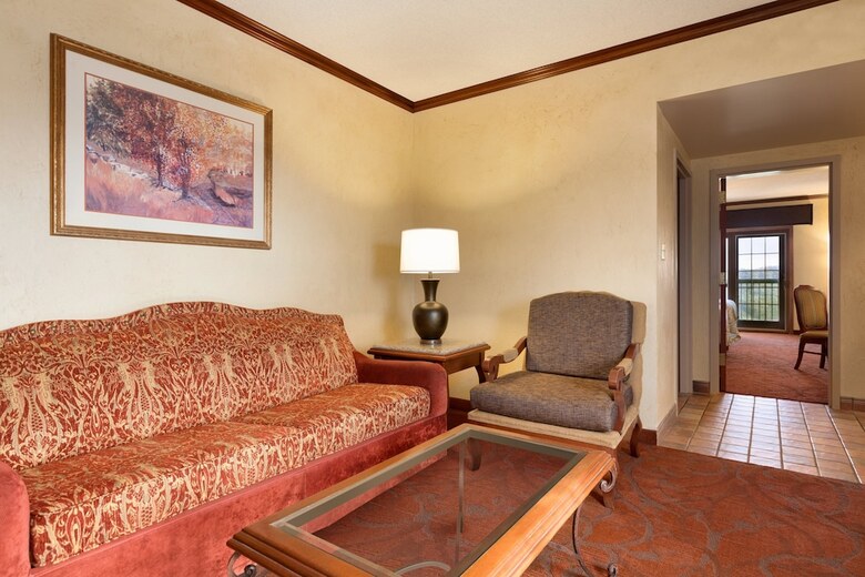 Hotel Chateau On The Lake Resort Spa