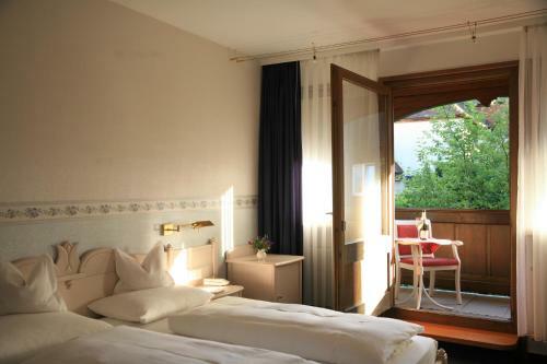 Hostal Glocke Weingut Und Hotel
