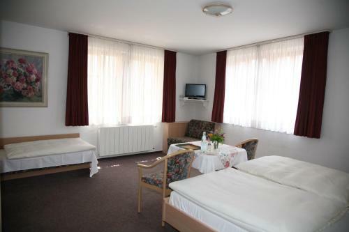 Hostal Glocke Weingut Und Hotel