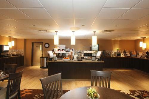 Hotel Pomeroy Inn & Suites At Olds College