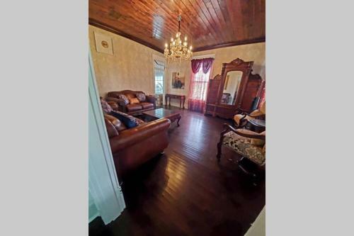 Restored Updated 1914 Historical Event And Wedding Venue