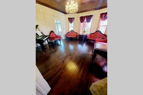 Restored Updated 1914 Historical Event And Wedding Venue
