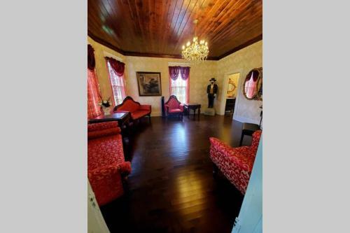 Restored Updated 1914 Historical Event And Wedding Venue