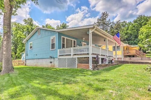 Cheerful Camdenton Cottage Steps To Lake!
