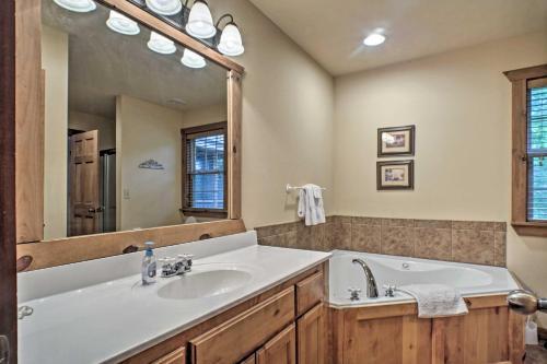 Branson West Retreat 2 Suites With Ideal Location!