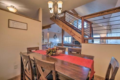 Dog-friendly Entertainment Lodge With Fire Pit!