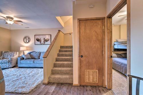 Dog-friendly Entertainment Lodge With Fire Pit!