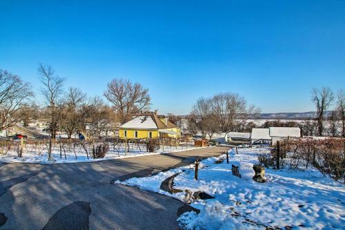 Historic Farmhouse Wine Escape Walk To Katy Trail