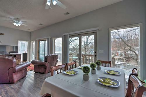 Charming Home With Private Dock On Lake Of The Ozarks