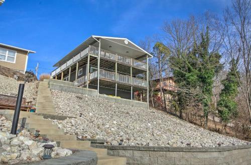 Stunning Lake Ozark Retreat With Dock And Boat Slip!