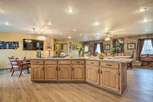 Buffalo Home On A Hill With Pasture Views!