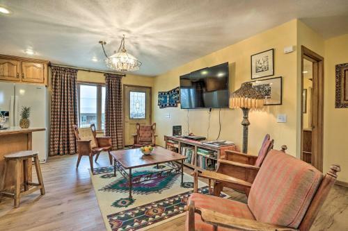 Buffalo Home On A Hill With Pasture Views!