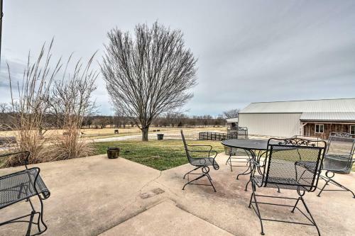 Buffalo Home On A Hill With Pasture Views!