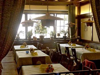 Hostal Hotel-restaurant Weinhaus Grebel