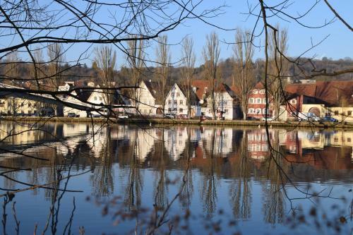 Hostal Main3 - Schlafen Am Fluss