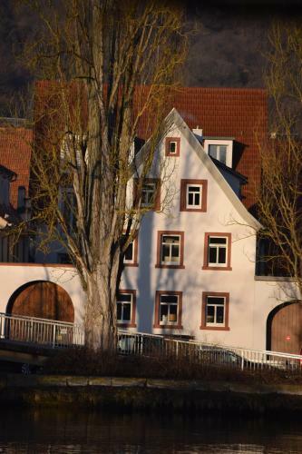 Hostal Main3 - Schlafen Am Fluss