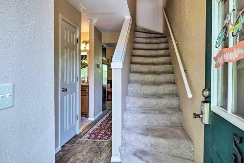 Apartamento Charming Lake-view Getaway, 7 Mi To The Strip