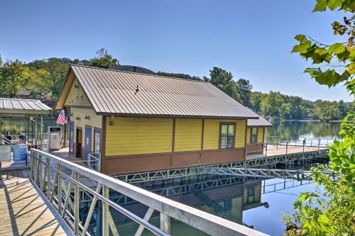 Apartamento Charming Lake-view Getaway, 7 Mi To The Strip