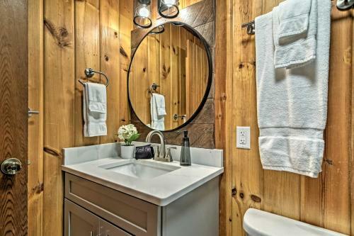 Updated Cabin On Indian Point With Large Deck!