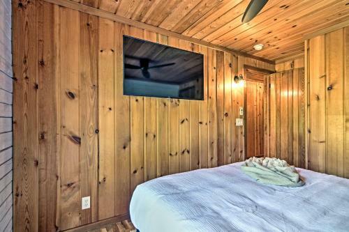 Updated Cabin On Indian Point With Large Deck!