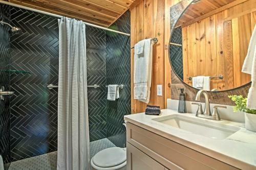 Updated Cabin On Indian Point With Large Deck!