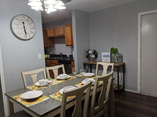 Apartamento Tranquil Two - This Is 2 Condo's Next To Each Other - Share The Patio - Pool!