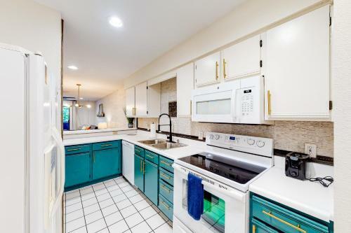 Harr Haven & Pointe Solitude At Pointe Condos