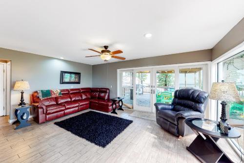Hummingbird Hills Hangout