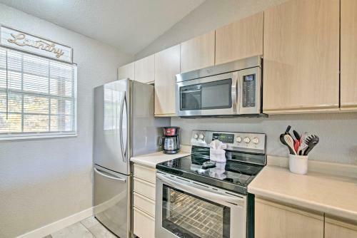 Apartamento Waterfront Branson Escape With Private Balcony!