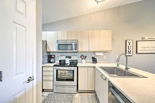 Apartamento Waterfront Branson Escape With Private Balcony!