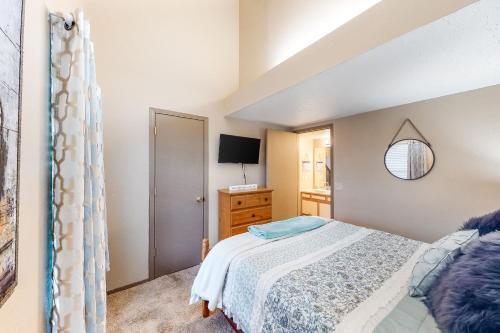 Fall Creek Resort & Pond View Retreat