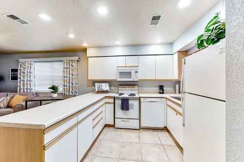 Holiday Hills 104