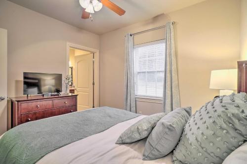 Villa Conveniently Located Branson Getaway With Pool!