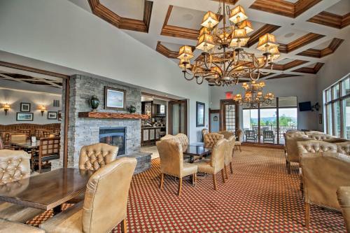 Villa Conveniently Located Branson Getaway With Pool!