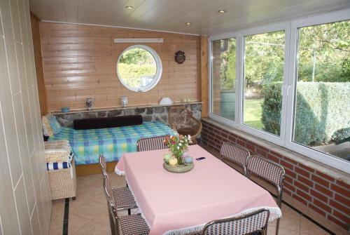 Burgwall Mit Terrasse & Parkplatz - Abc69