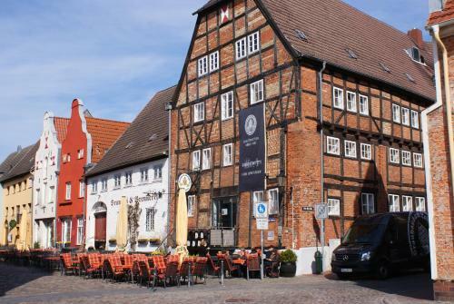 Burgwall Mit Terrasse & Parkplatz - Abc69