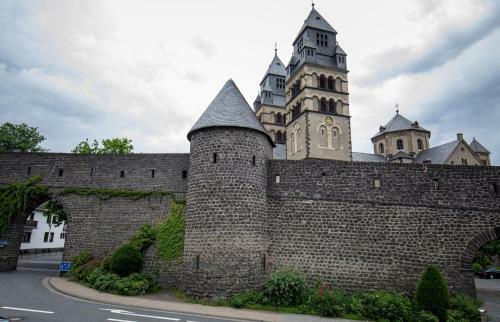 Hinter Burg, Haus Mit Garten