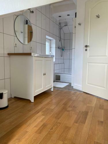 Apartamento Dg Wohnung Mit Separatem Eingang Nahe D�sseldorf