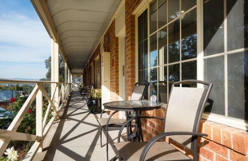 Motel Commercial Golf Resort