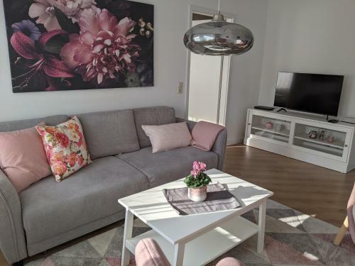 Cozy Apartment With Parking Garage