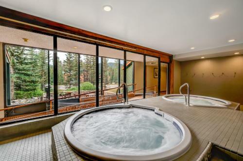 Hotel Lake Louise Inn