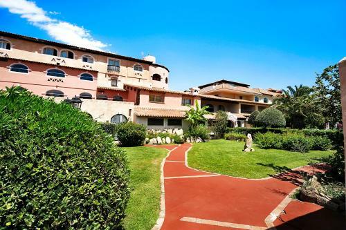 Colonna Beach Apartments