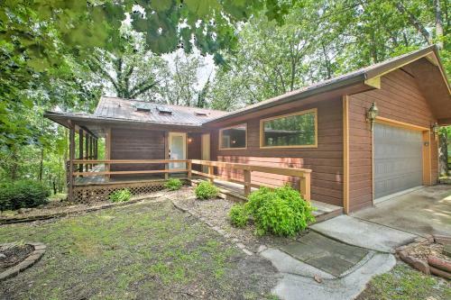 Home With Large Deck On Table Rock Lake!