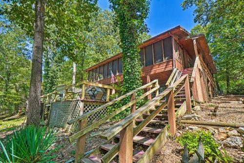 Home With Large Deck On Table Rock Lake!