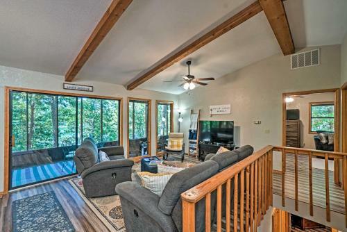 Home With Large Deck On Table Rock Lake!