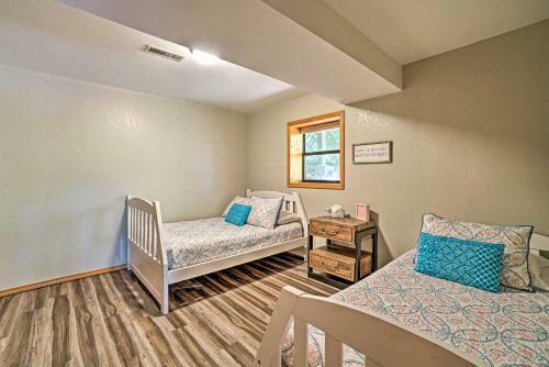 Home With Large Deck On Table Rock Lake!