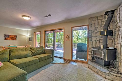 Home With Large Deck On Table Rock Lake!